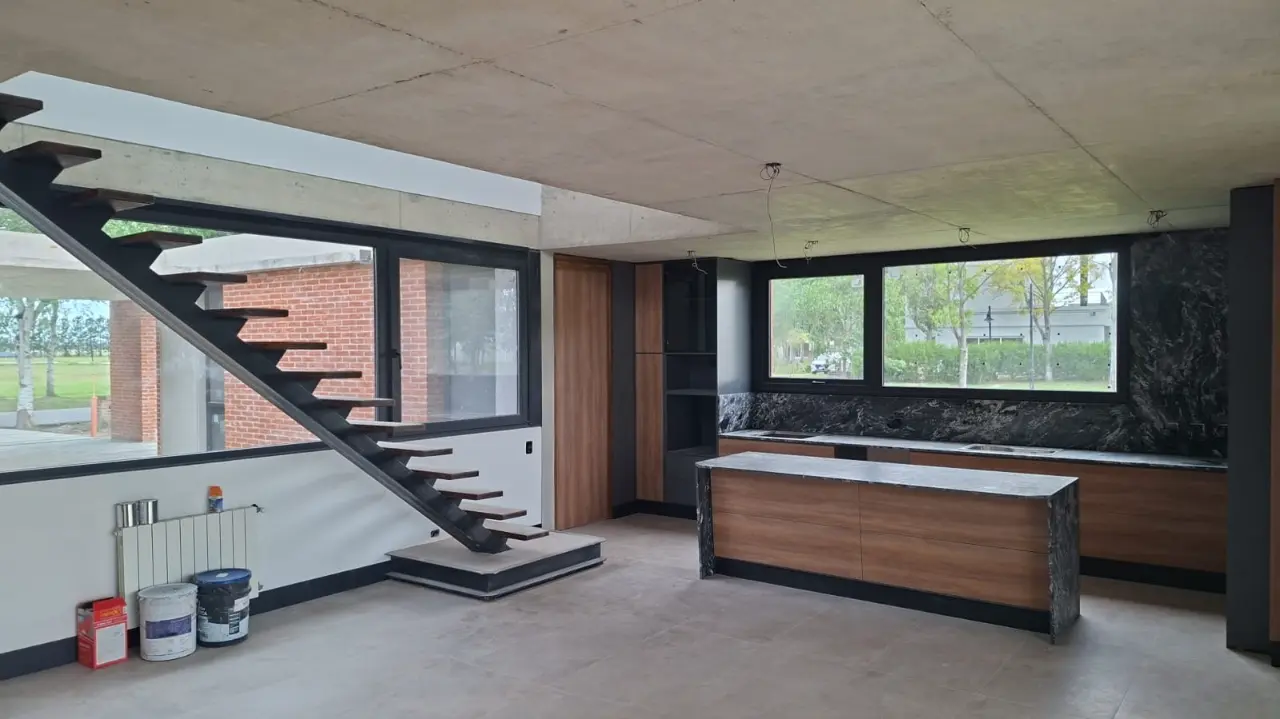 Obra - Descanso + escalera